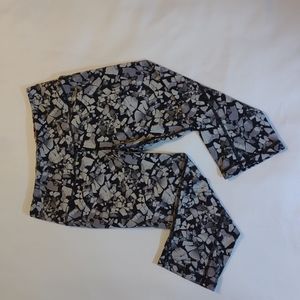 𝅺VICTORIA'S Secret VSX Knockout Capri Leggings